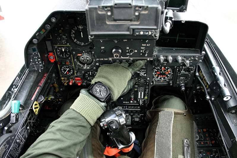 bell-ross-br01-94-cockpit-jet-fighter