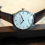 Moser_Cie_Venturer_Small_Seconds_White_Gold_white_dial_4