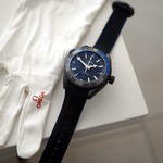 Omega_Seamaster_Planet_Ocean_Deep_Black_Blue_3.JPG