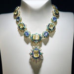 Van_Cleef_Arpels_jewels_at_Boutique_Milan.JPG