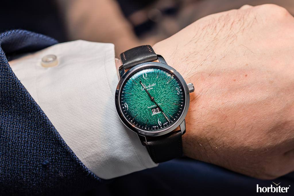 glashuette-original-sixty-quadrante-verde-data-panoramica-1