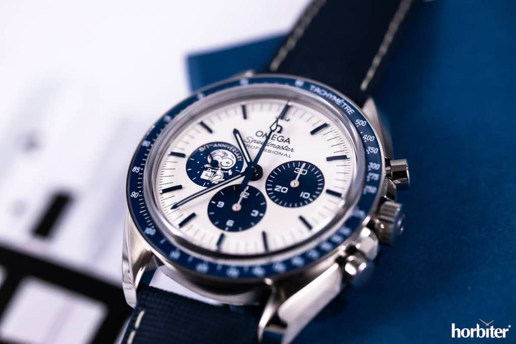 omega-speedmaster-silver-snoopy-award-50th-anniversary-2