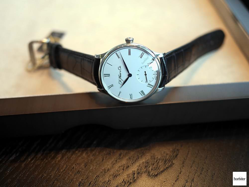 Moser_Cie_Venturer_Small_Seconds_roman_numerals_due