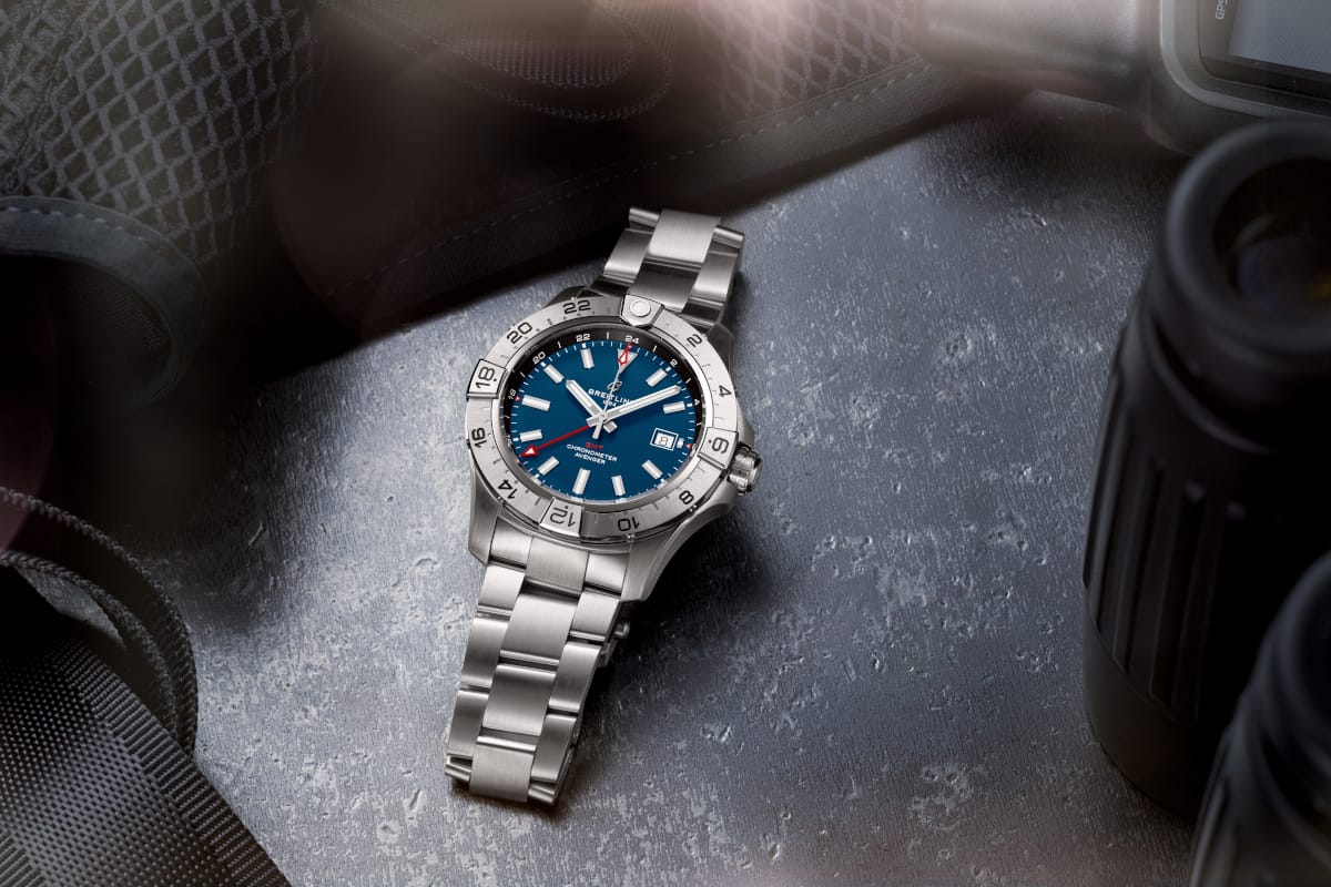 Breitling Avenger Automatic GMT 44 uno