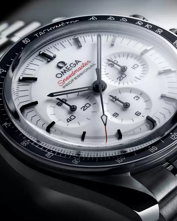 omega speedmaster moonwatch bianco laccato