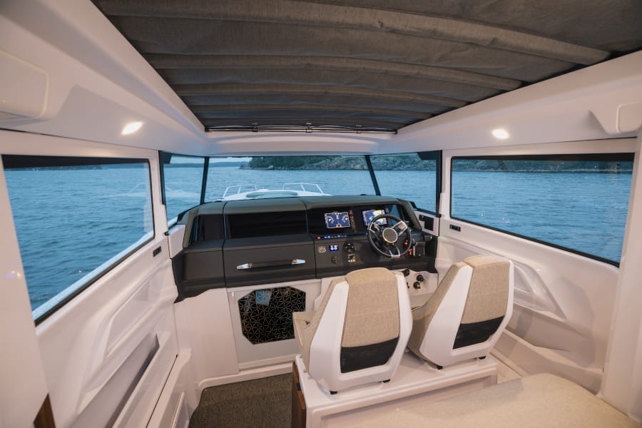 Axopar 38 XC Cross Cabin 10