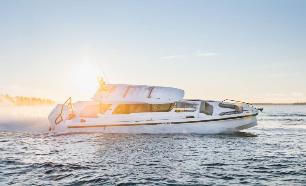 Axopar 38 XC Cross Cabin e Sun Top: evoluzione della specie